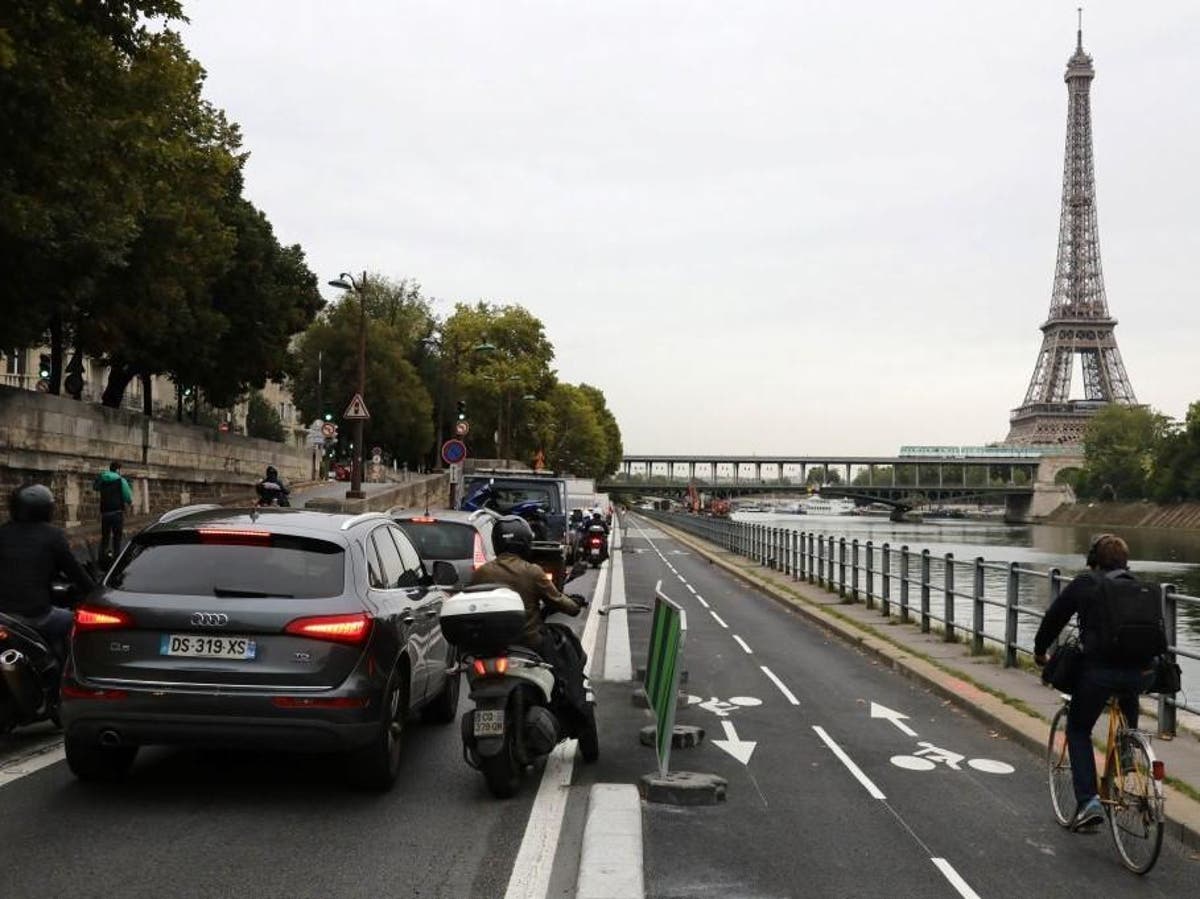 Paris suffers more than 300km of traffic jams amid biggest public