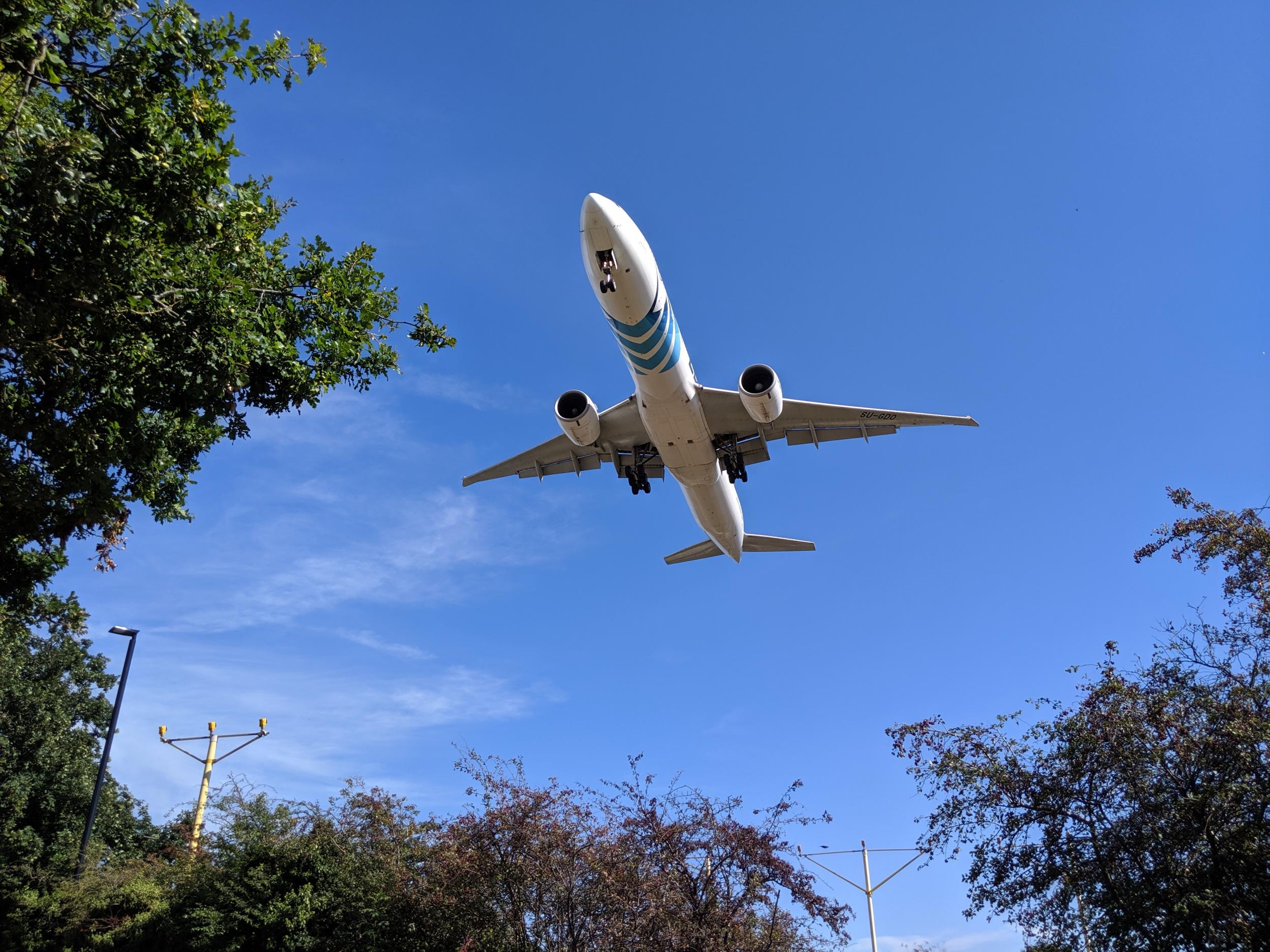 What it&apos;s like to go plane spotting next to Heathrow
