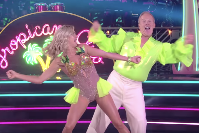 Sean Spicer and Lindsay Arnold on Dancing With The Stars.