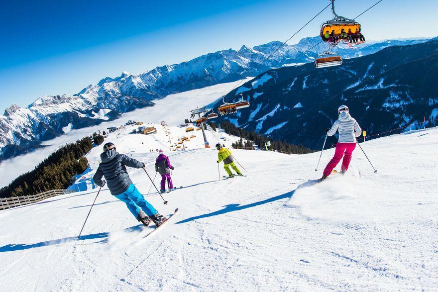 Enjoy 270km of pistes at Skicircus