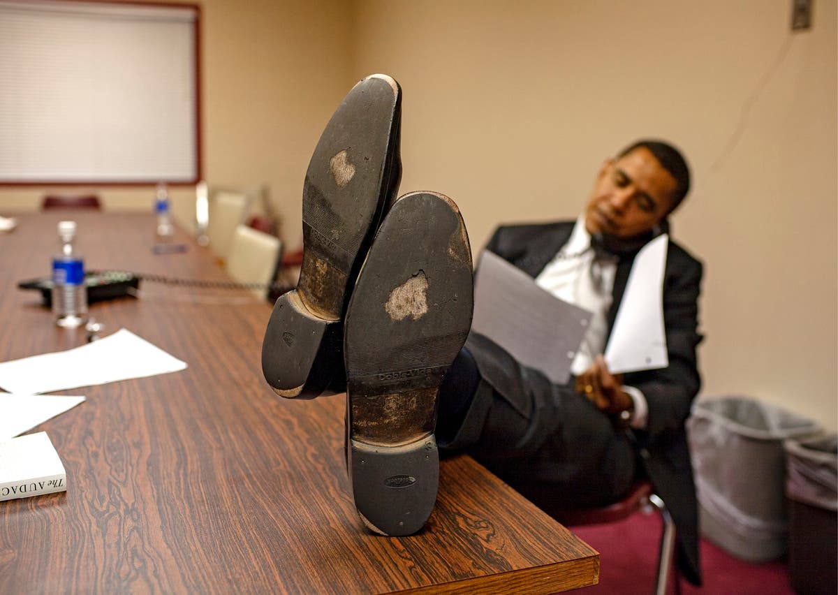 Барак Обама ноги на столе