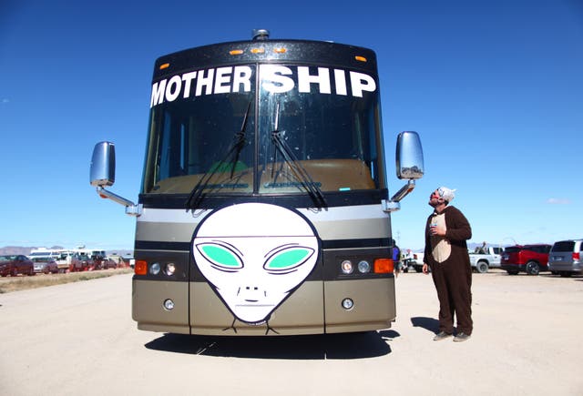Storm Area 51: Hundreds of people gather at US military base to 'see them  aliens' | The Independent | The Independent