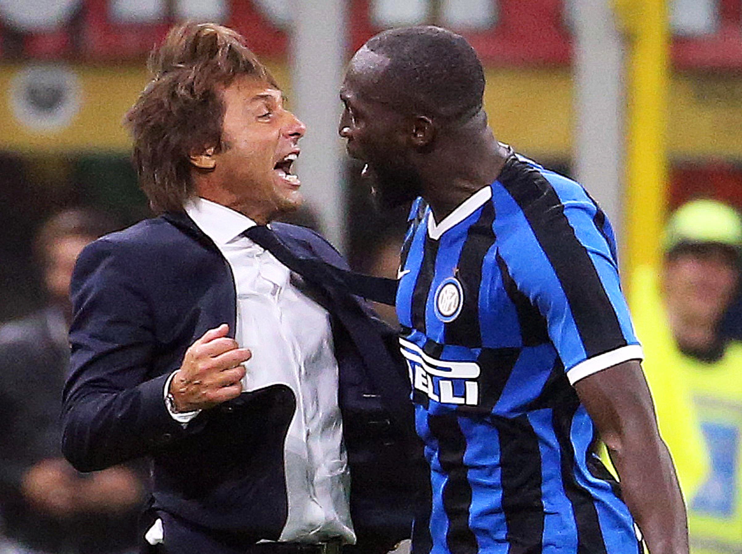 Romelu Lukaku celebrates with Antonio Conte