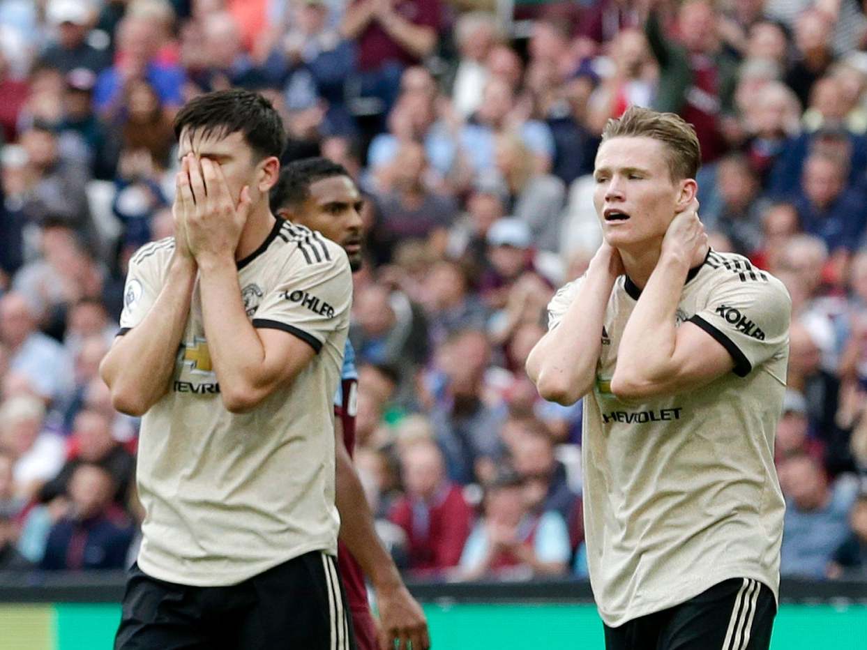 United appear dejected after conceding vs West Ham