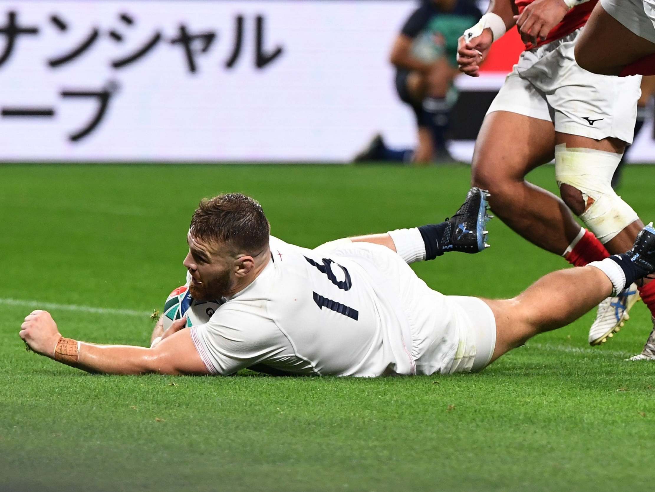 Luke Cowan-Dickie scores England's fourth try against Tonga