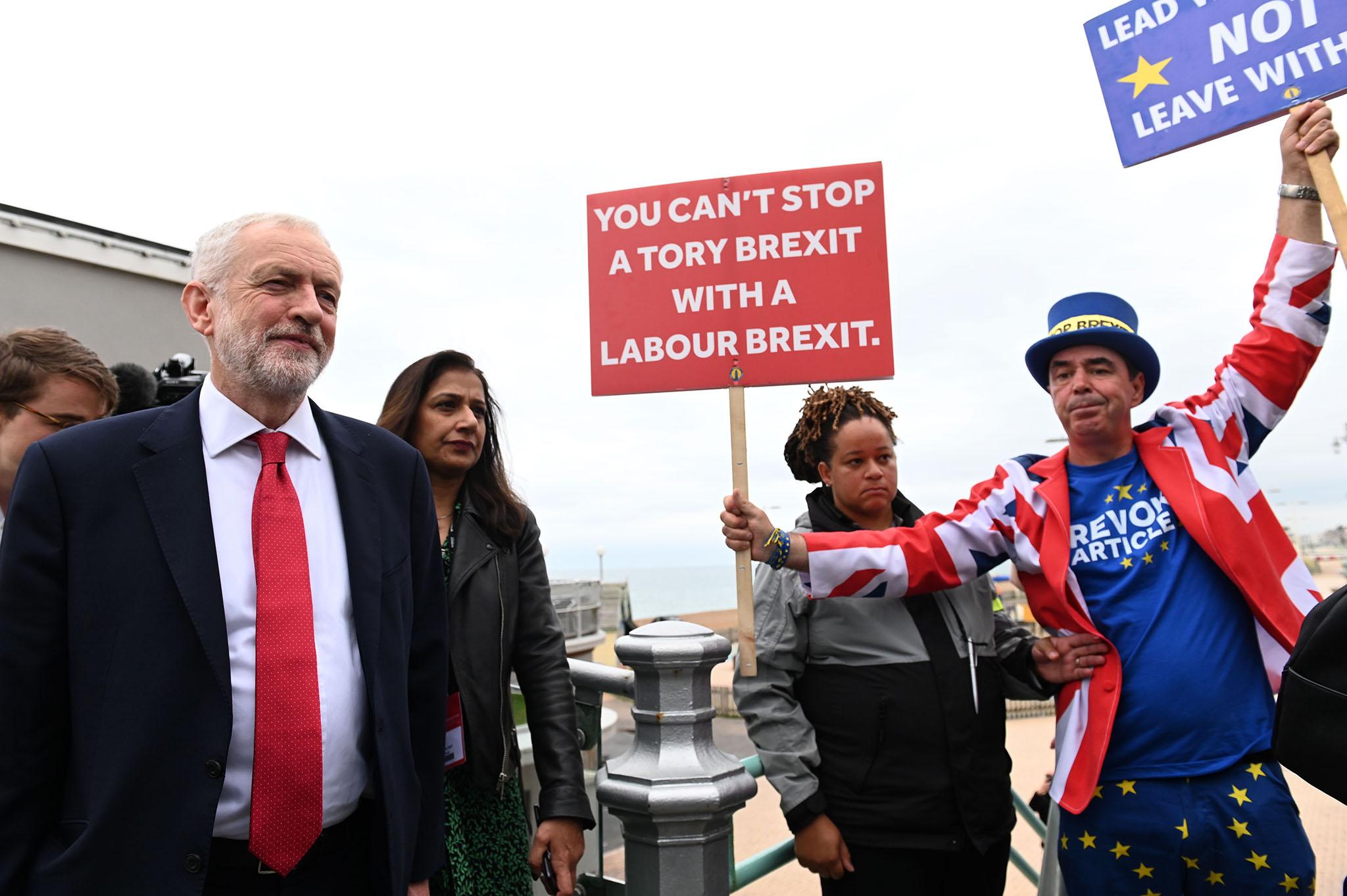 Corbyn walks past an outspoken Remainer in Brighton on Monday