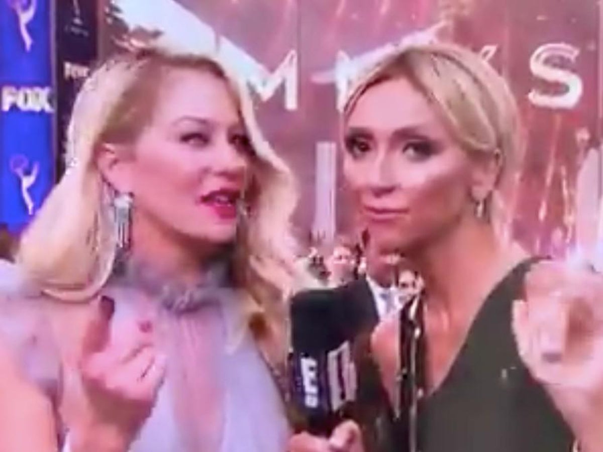 Emmys 2019: Christina Applegate has awkward red carpet moment with E! host  Giuliana Rancic | The Independent | The Independent