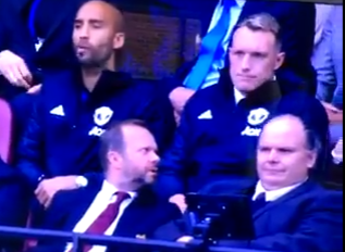 Ed Woodward and Phil Jones appear to have awkward conversation during Man United loss to West Ham