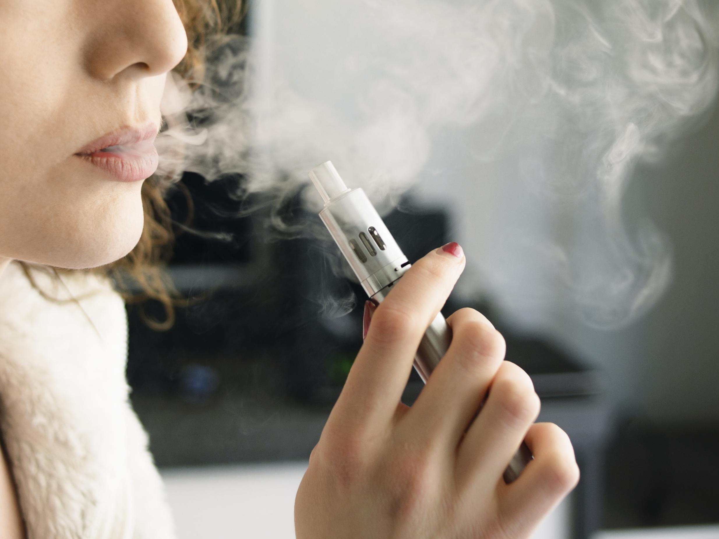 E-cigarette users urged to stop vaping &apos;immediately&apos; after latest death from mystery illness