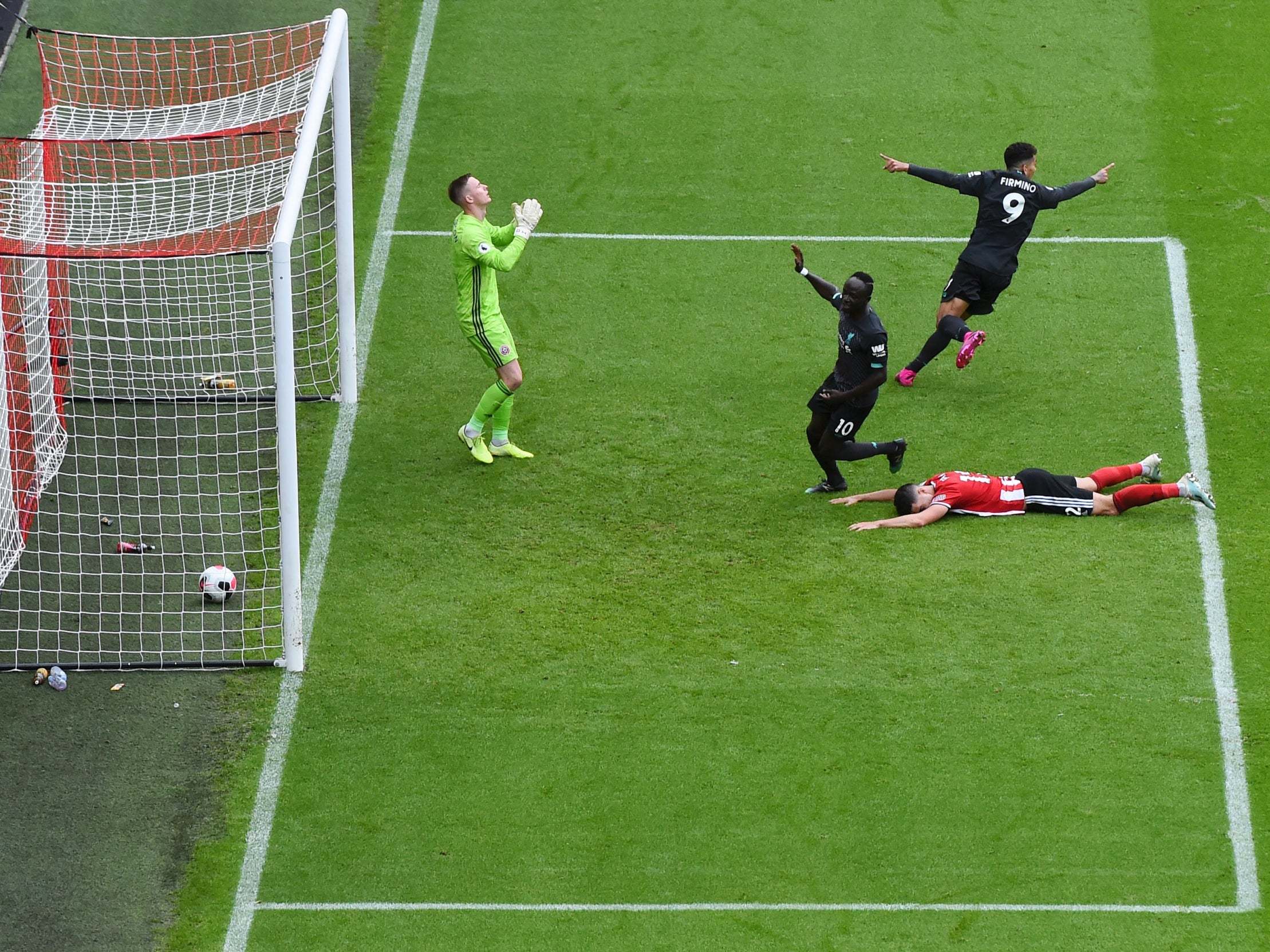 Dean Henderson allows Wijnaldum’s shot to squirm through his arms (Getty)