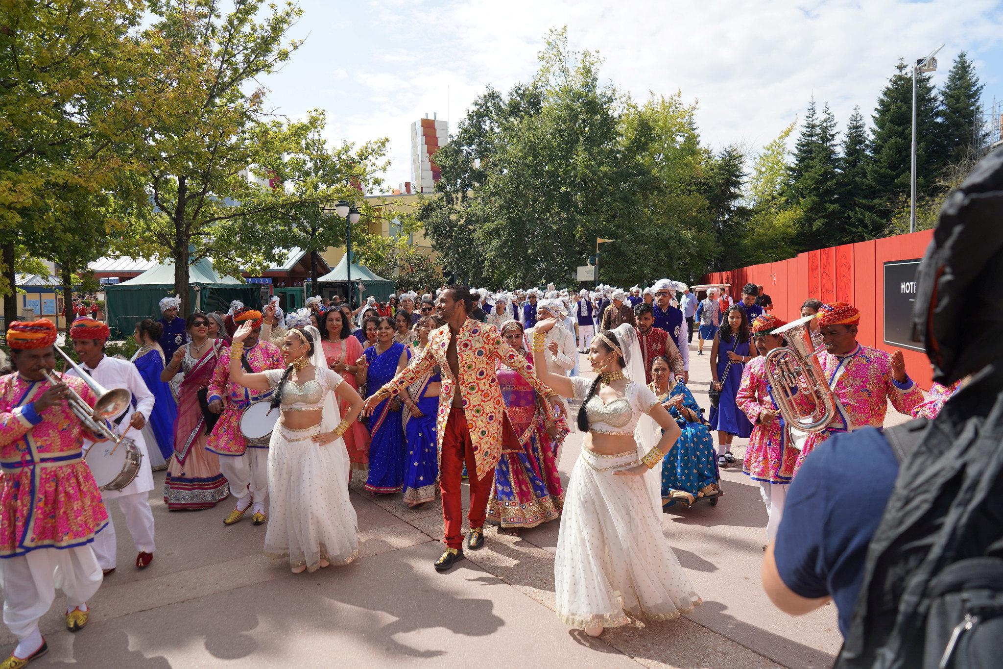 Couple Exchange Vows In First Bollywood Wedding At Disneyland