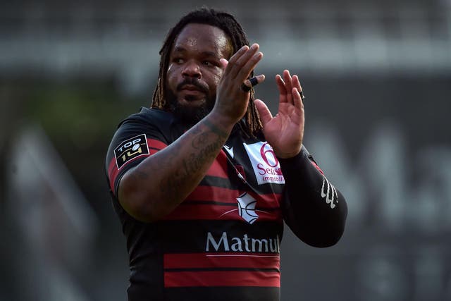 Bastareaud in action for Lyon