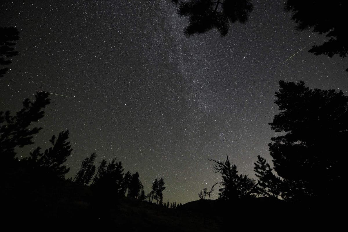 Moment stars. Черное звездное небо 6000x4000. Яркий Метеор. Текстура полусферы ночного неба. Littleton Colorado Night Sky.