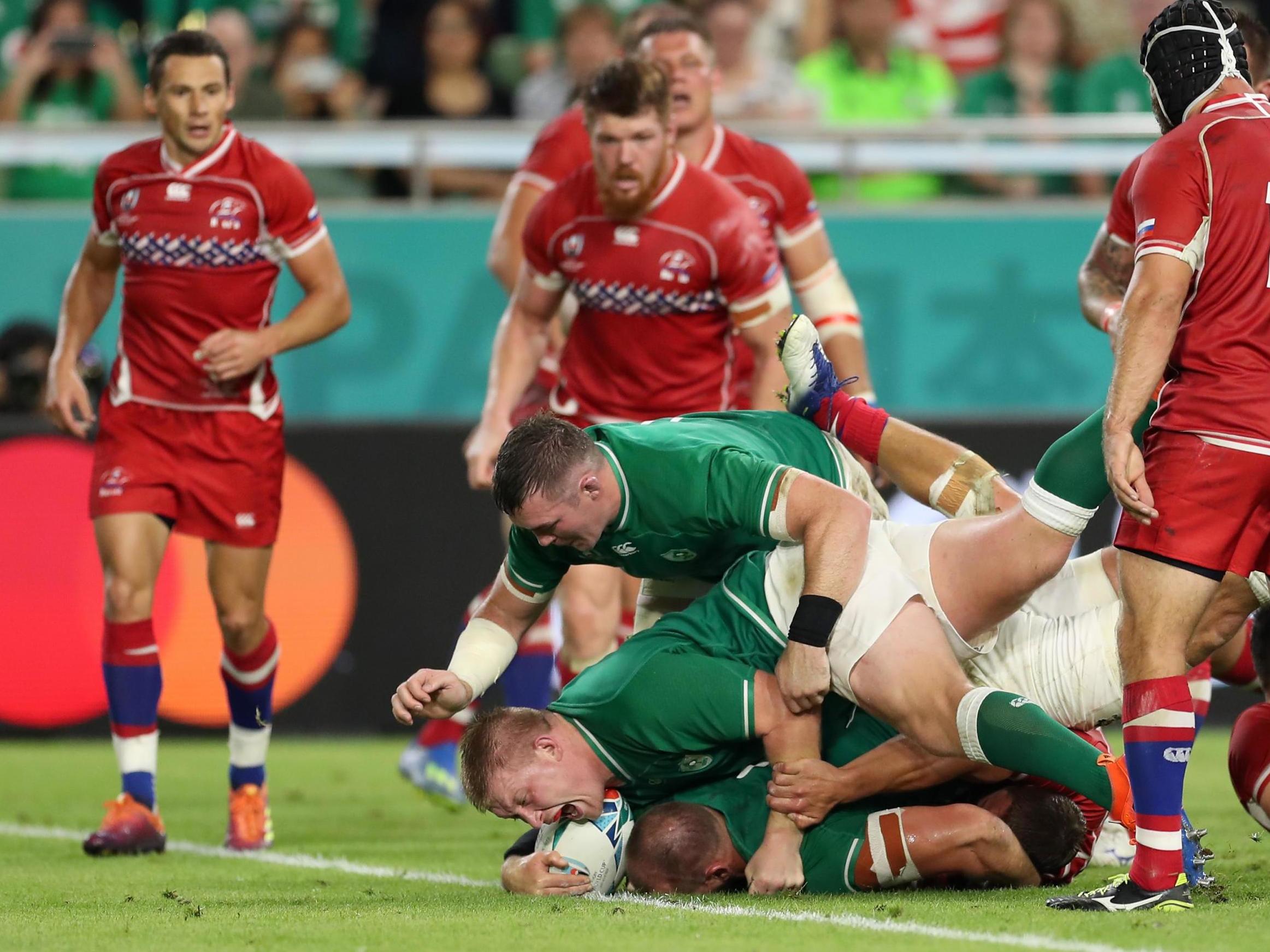 Rhys Ruddock scores Ireland's third try of the game