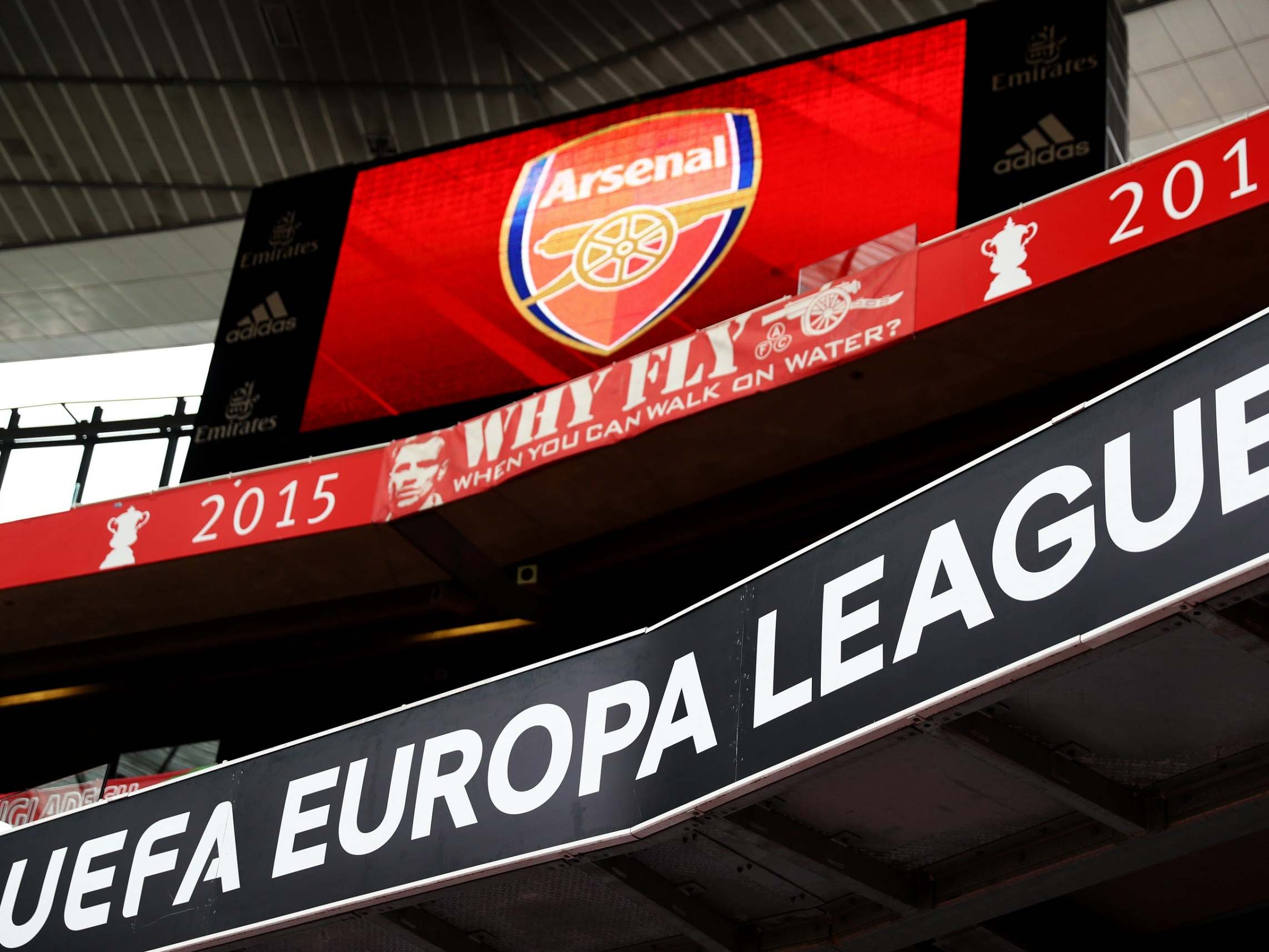 Arsenal vs Standard Liege: King's Cross station evacuated after fans light flares before Europa League game