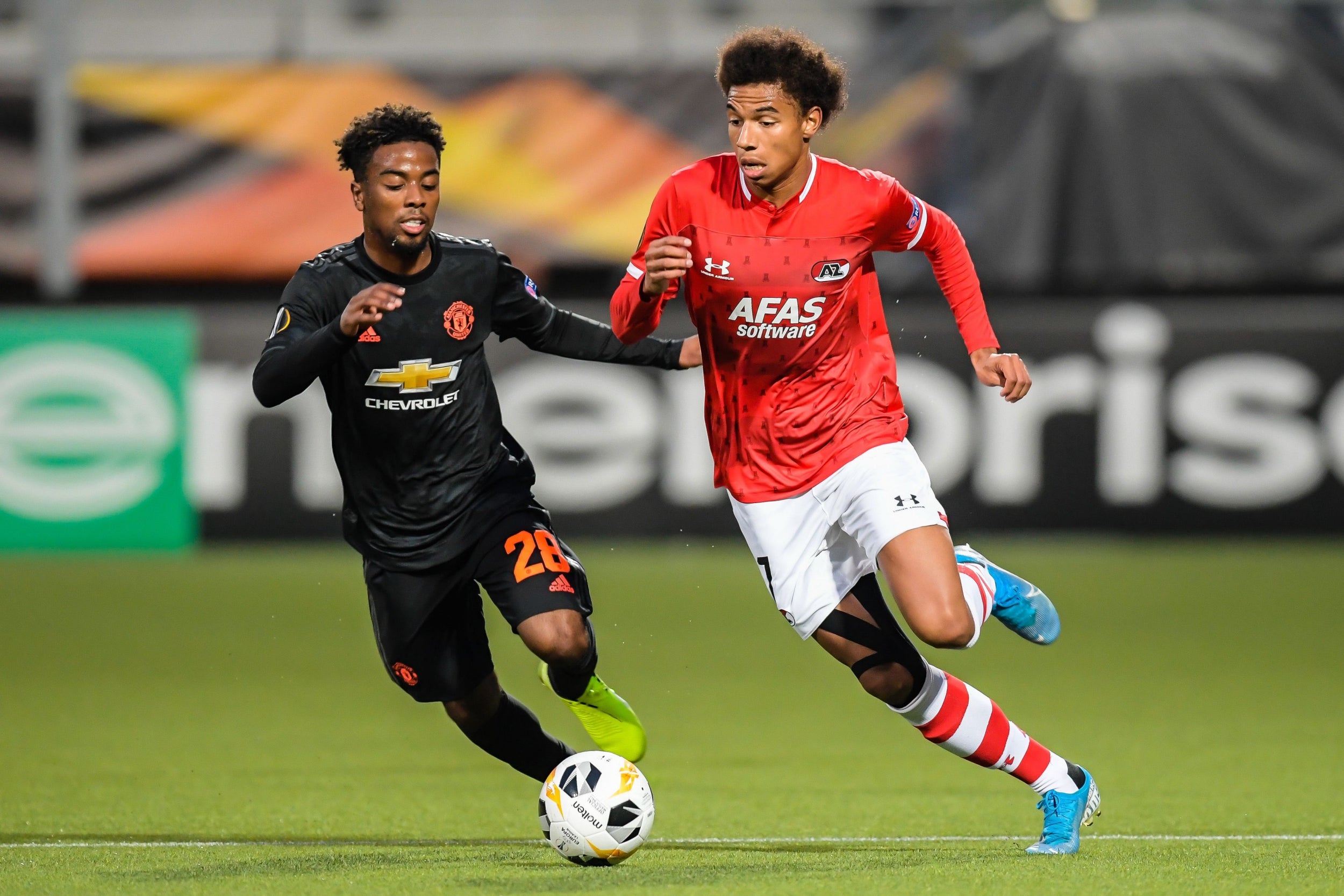 Angel Gomes tracks back in The Hague