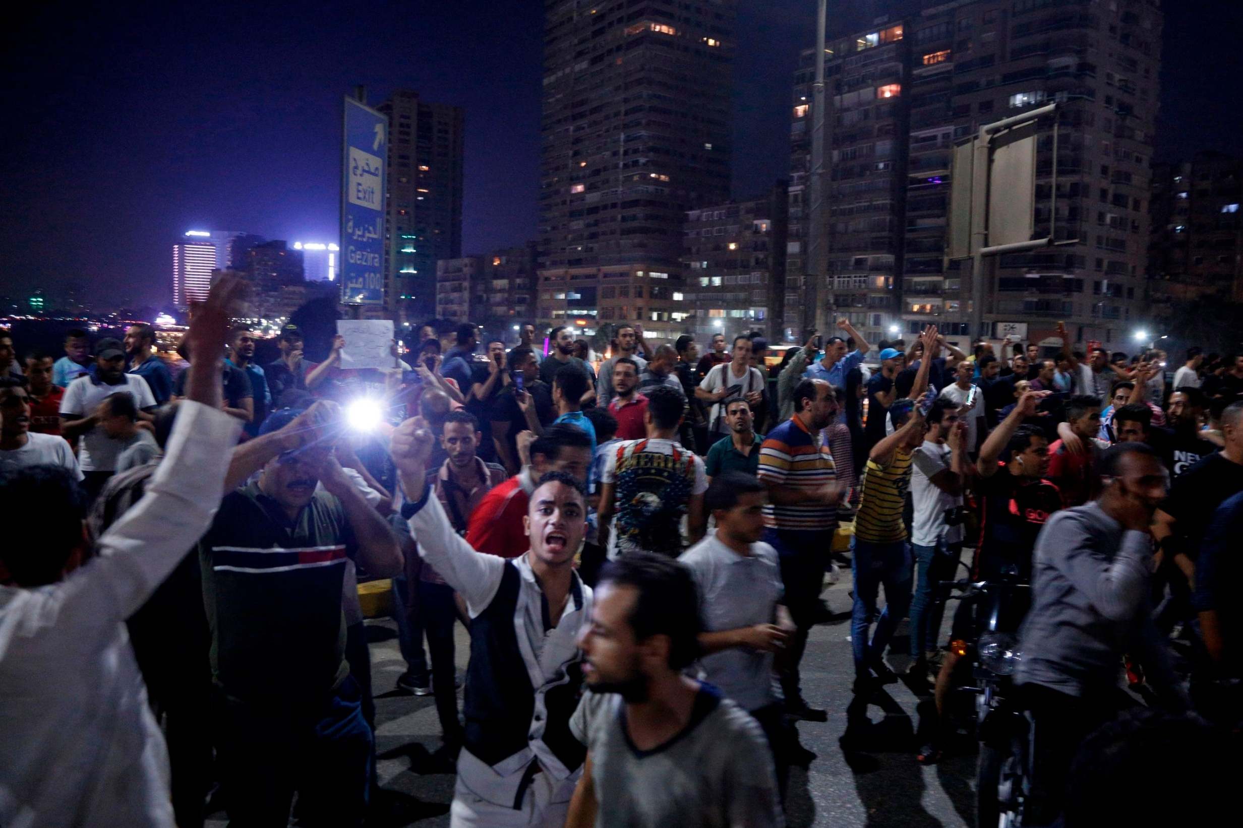 Crowds rally against the president in Cairo