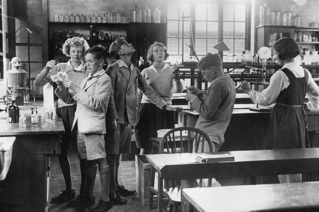 A science lesson at Bedales in 1934