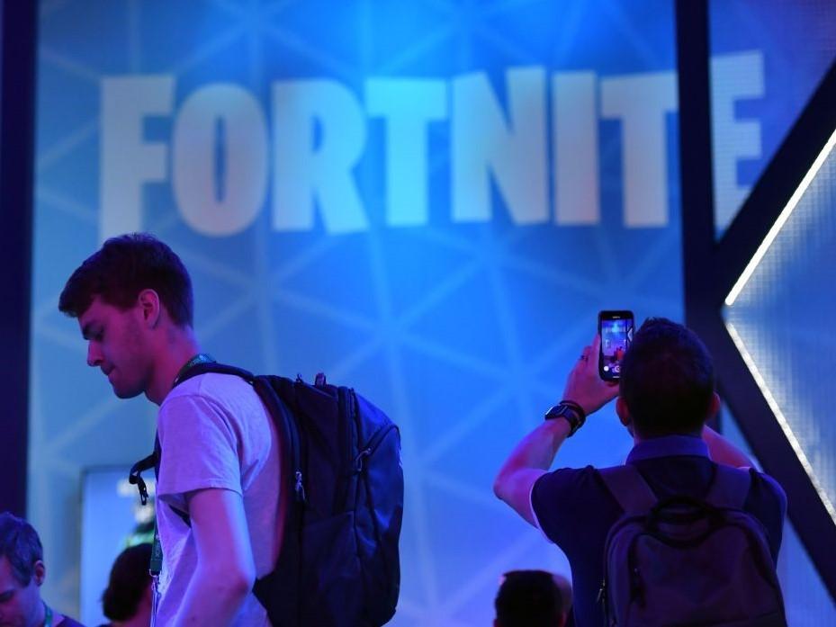Fortnite STOLE THE ROBLOX LOGO and COULD get SUED FOR It.