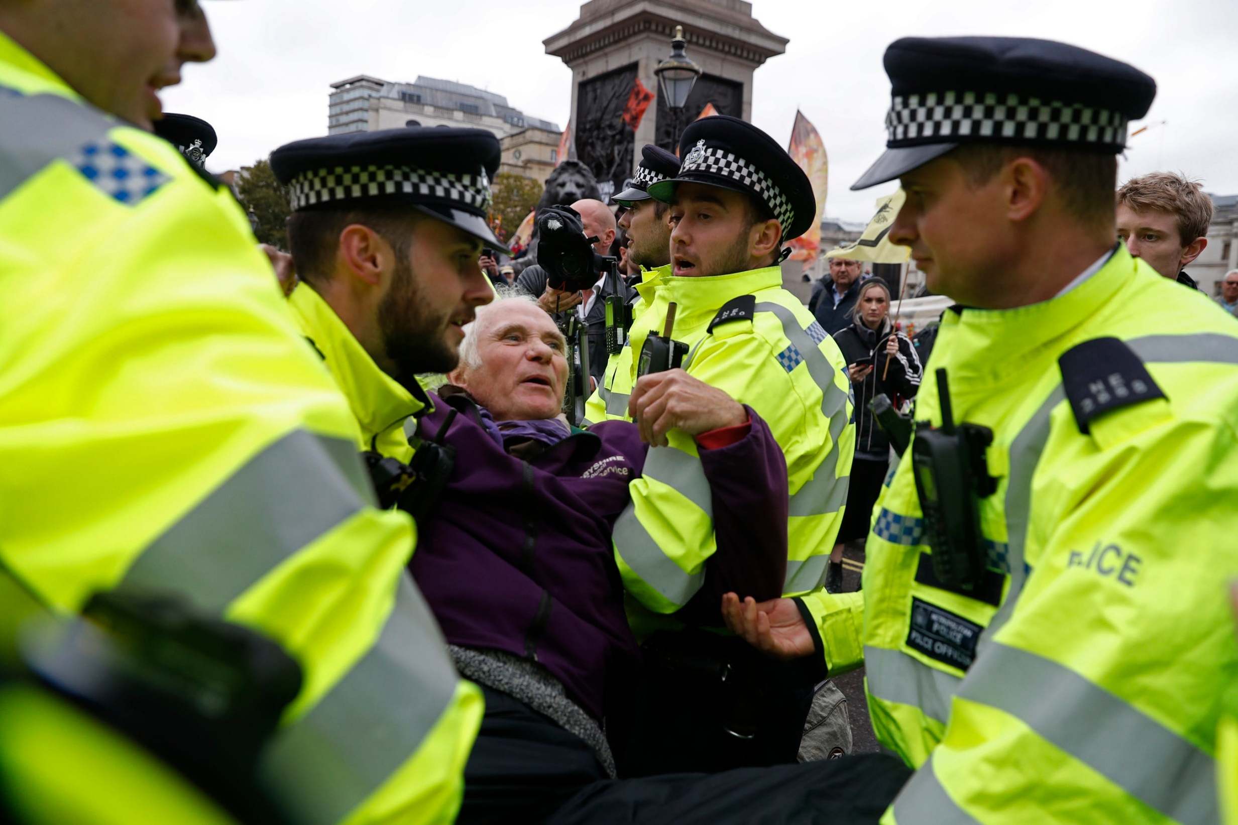 Extinction Rebellion protests &ndash; live: Climate activists launch third day of action in London after 600 arrested