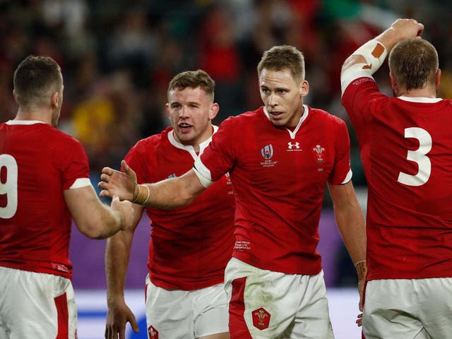 Liam Williams celebrates after scoring Wales' fourth try