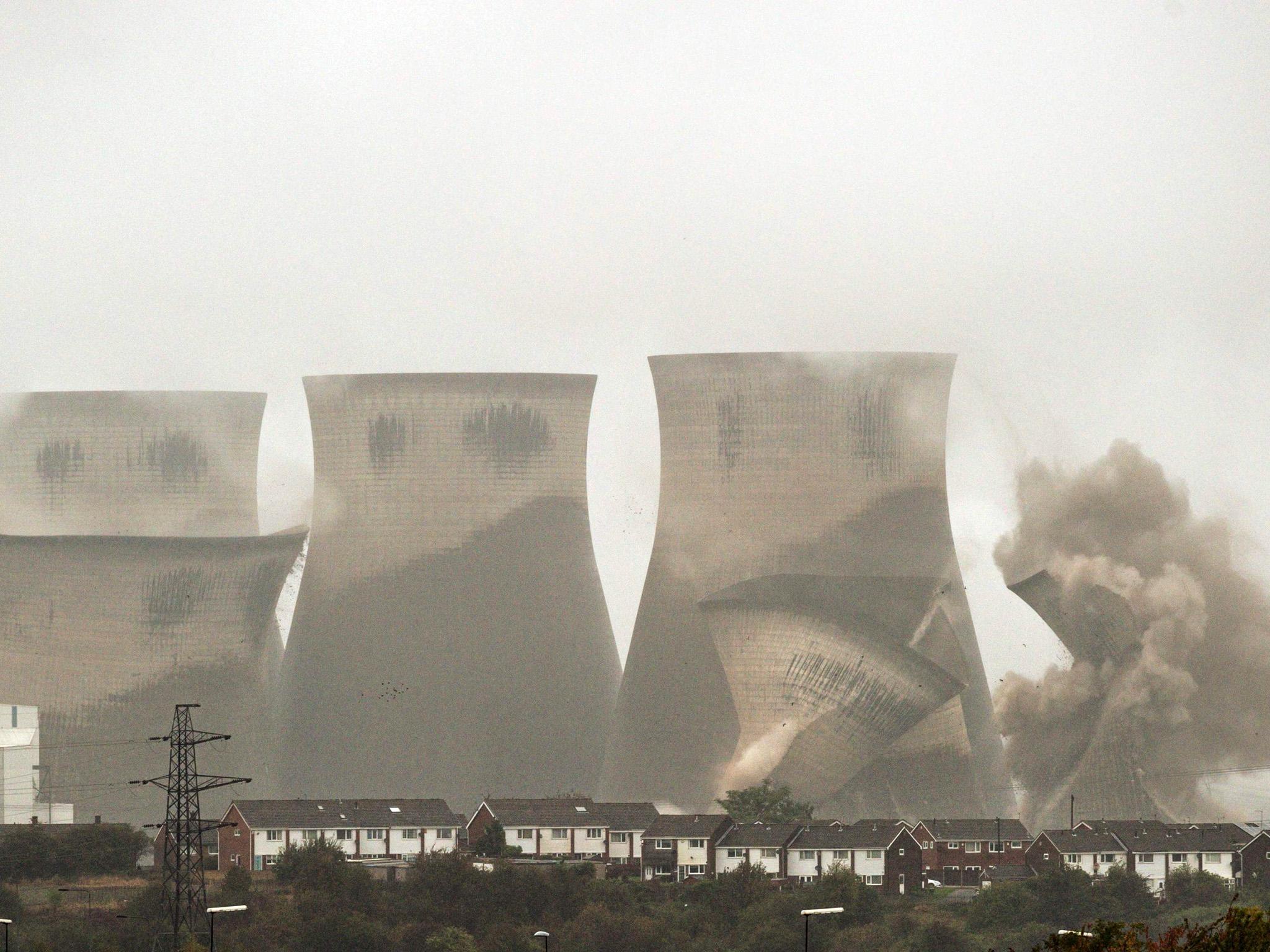 Ferrybridge Power Station: Towers Demolished At Coal-fired Plant In ...