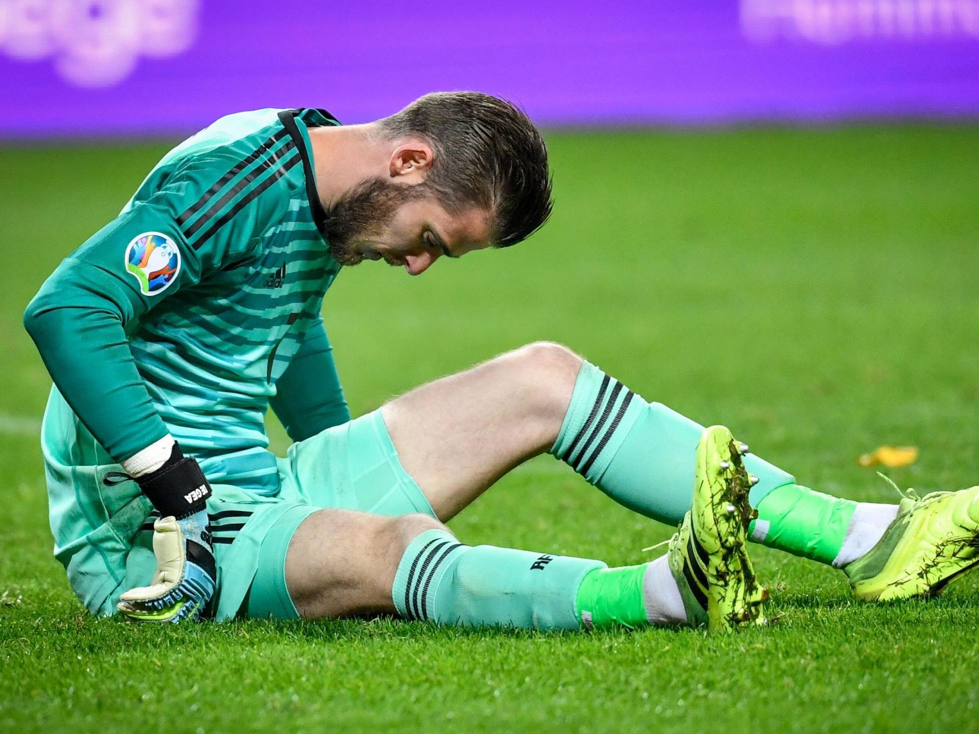 David de Gea injury: Manchester United goalkeeper at risk of missing Liverpool clash with muscle problem David de Gea injury: Manchester United goalkeeper at risk of missing Liverpool clash with muscle problem