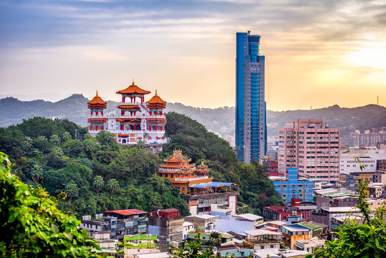 The Keelung cityscape and temples at dusk