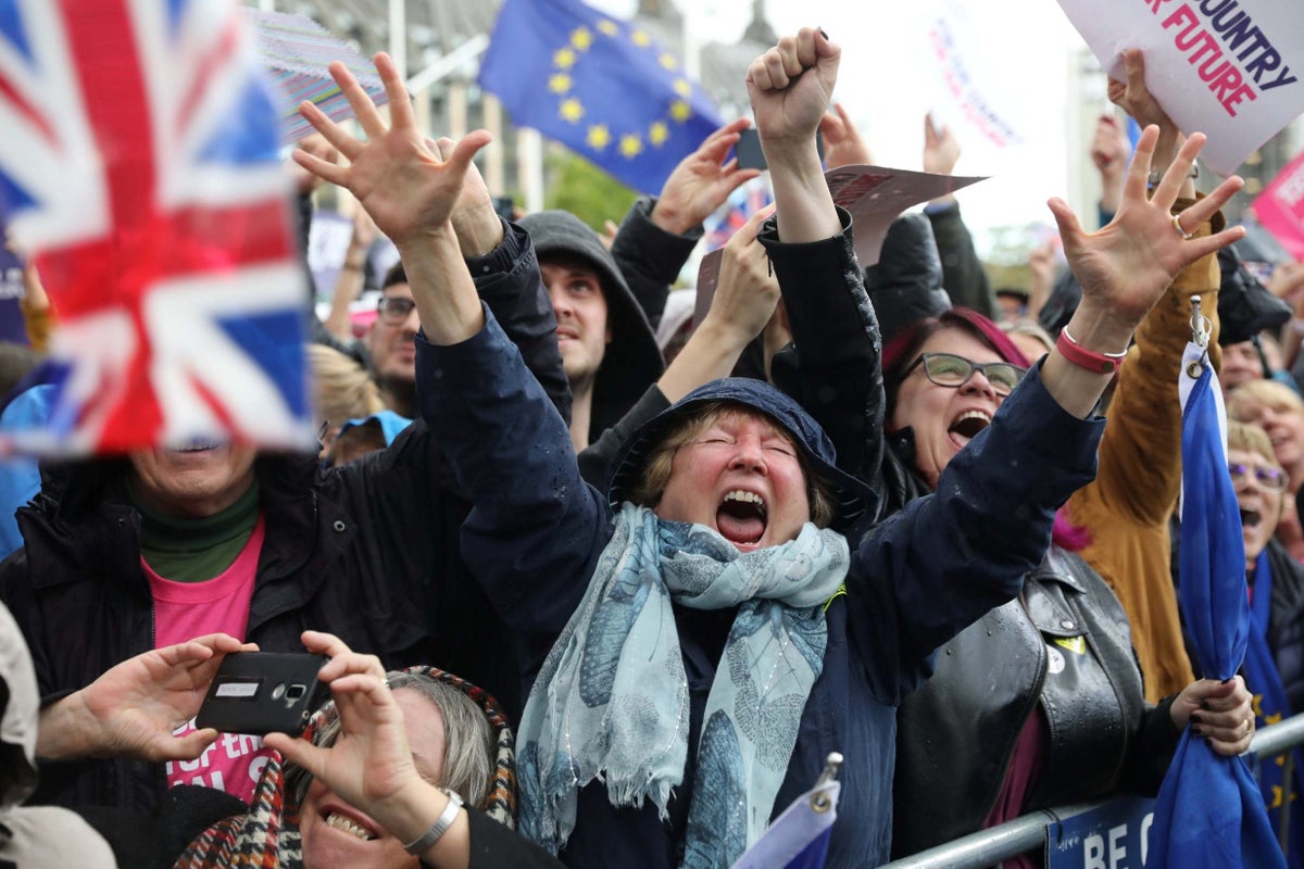 Hundreds of thousands march on Westminster to demand #FinalSay referendum as MPs vote on Boris Johnson