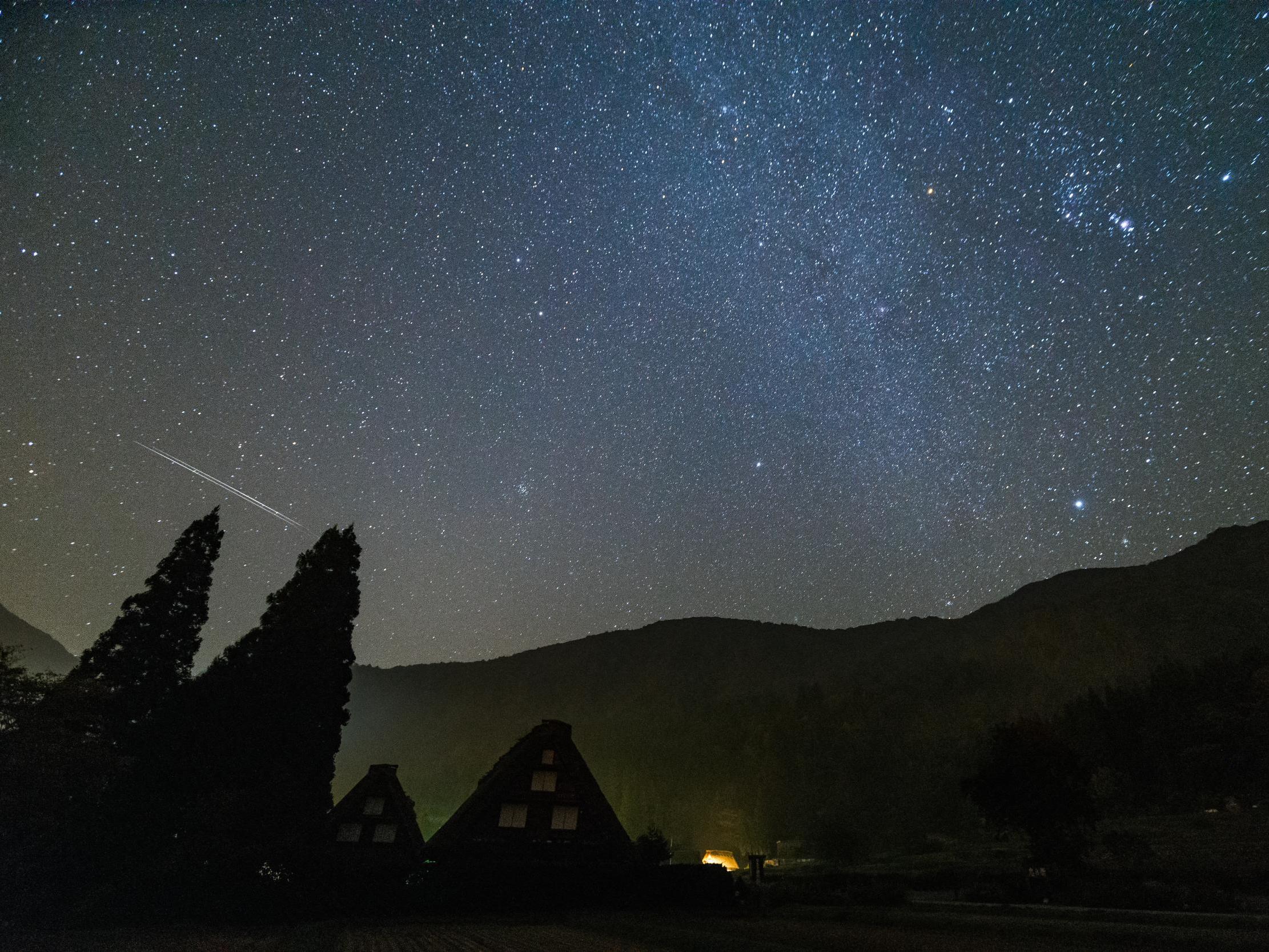 The display is caused by meteoroids colliding with Earth’s atmosphere at 148,000mph