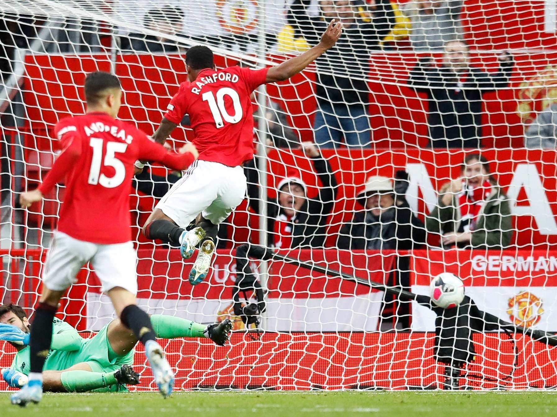 Marcus Rashford steers home Manchester United's goal