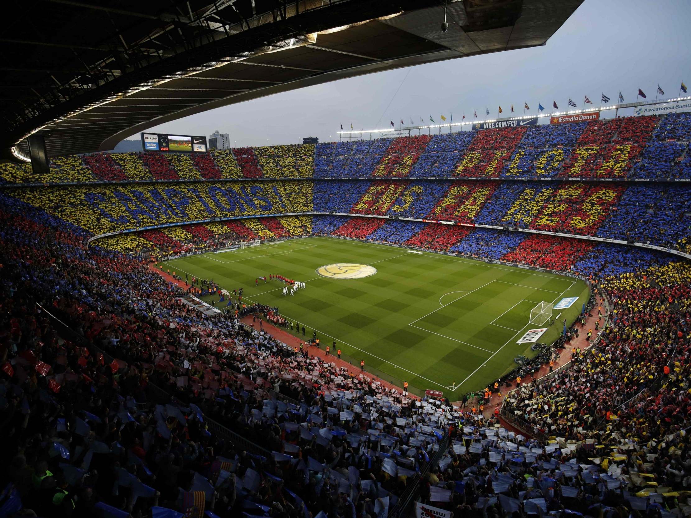 The two sides walk out at the Camp Nou last year