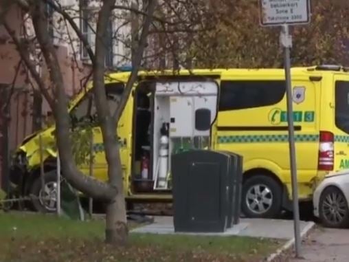 Oslo attack: Armed man steals ambulance and is shot at by police