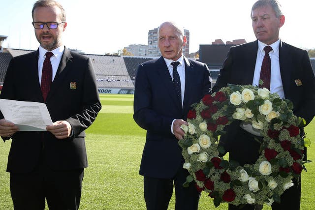 Ed Woodward, Bryan Robson and Mickey Thomas remember the victims of Munich air disaster