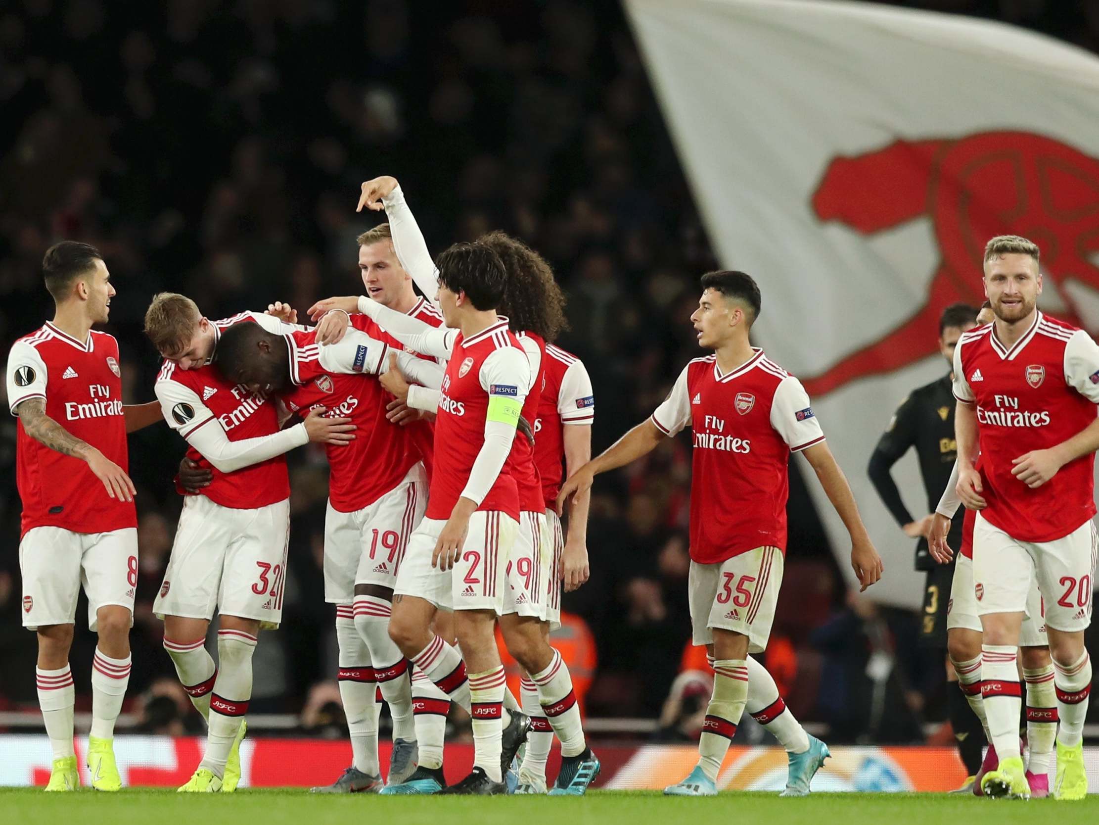 The Arsenal players mob hero Nicolas Pepe