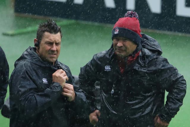 Eddie Jones and Scott Wisemantle get caught in the rain during England training