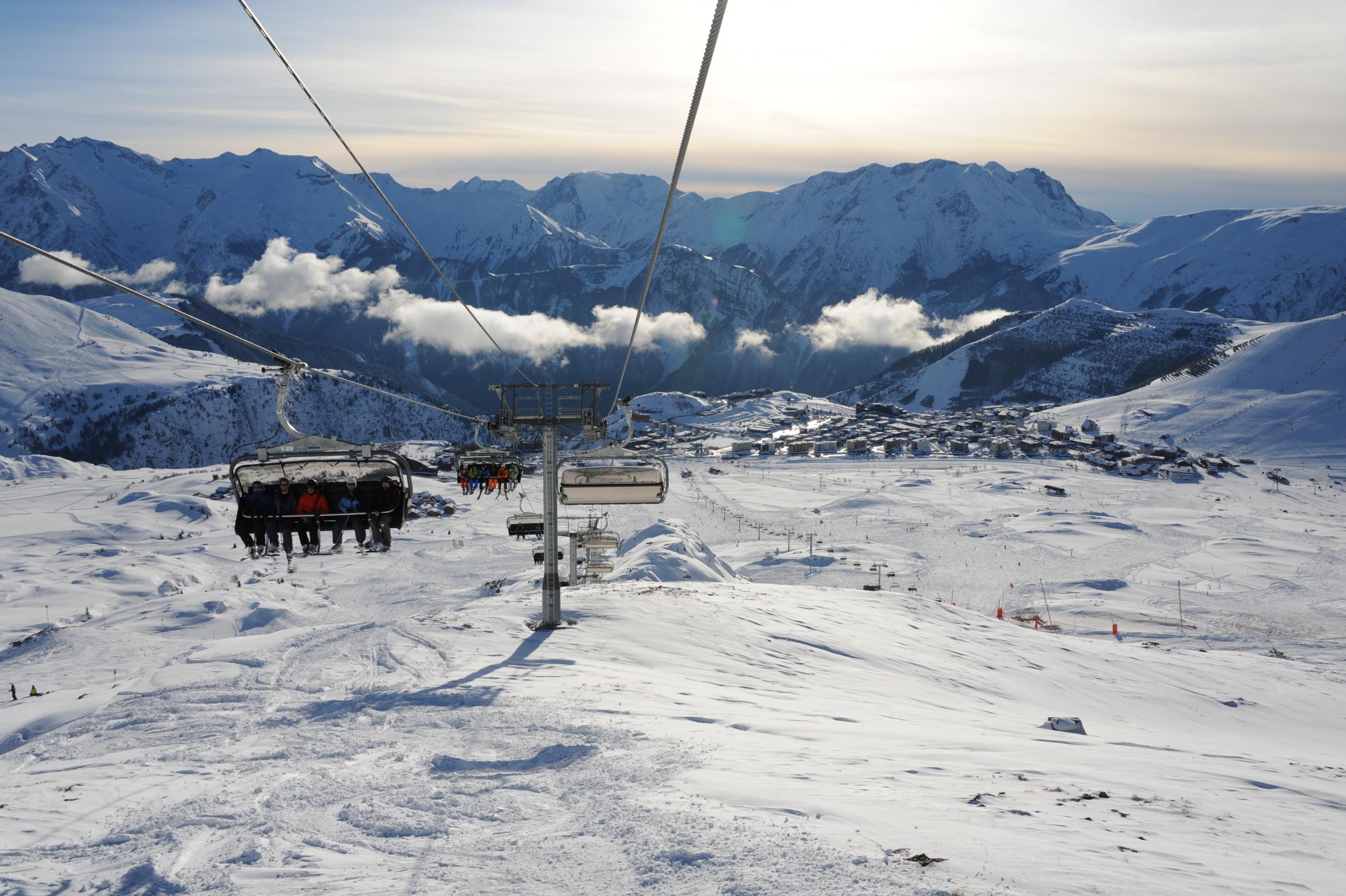 Ski at altitude in Alpe d'Huez