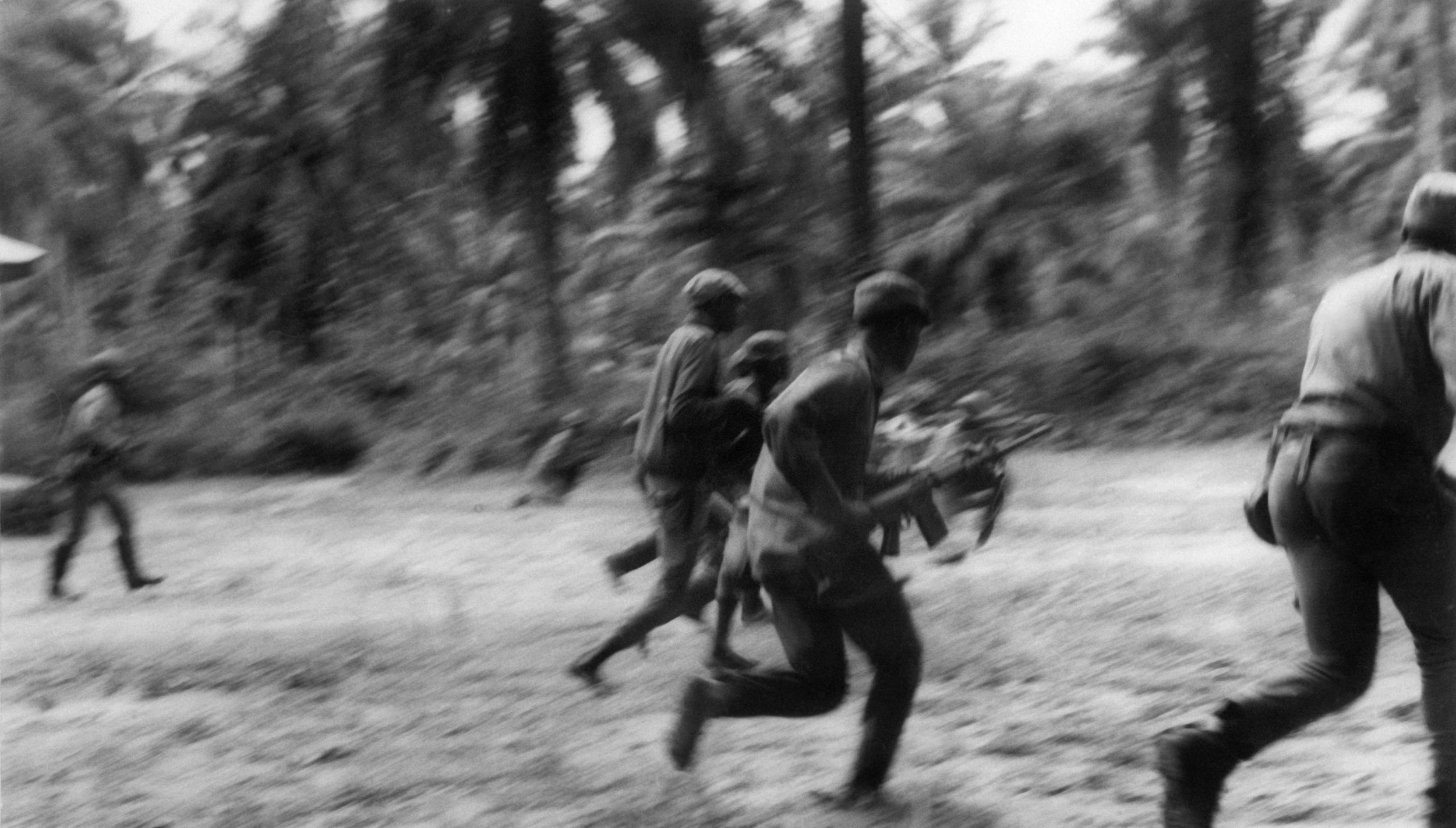 Biafran rebel soldiers during an attack to take the city of Ikot Ekpene from the Nigerian troops in 1968