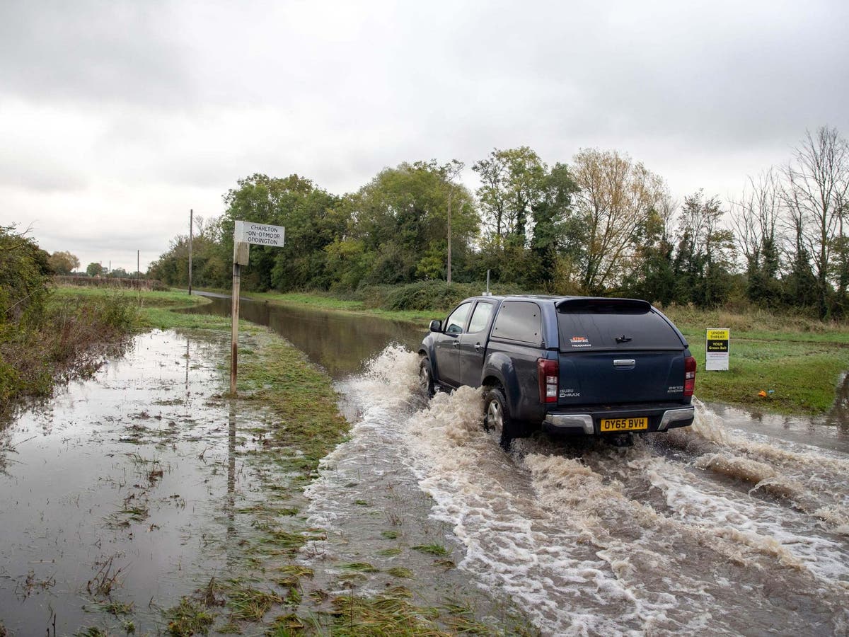 UK weather forecast: ‘Danger to life’ warnings issued as heavy rain brings flooding and transport disruption