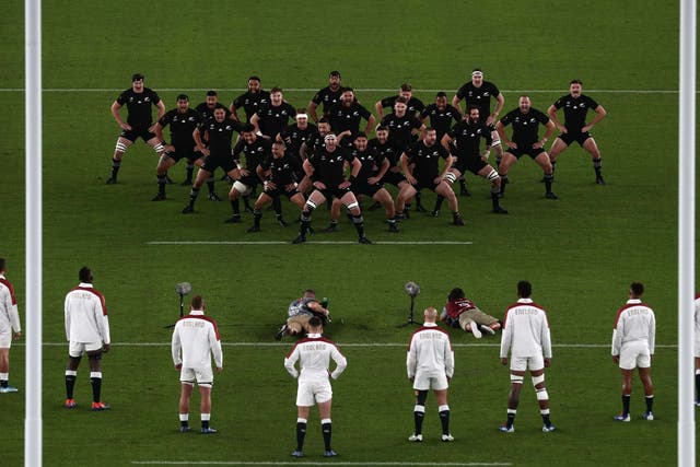 England responded to the Haka by forming a V around the All Blacks