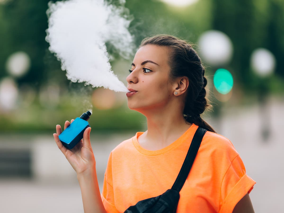 Teenagers who vape sweet-flavoured e-cigarettes more likely to stick with  habit, study claims | The Independent | The Independent