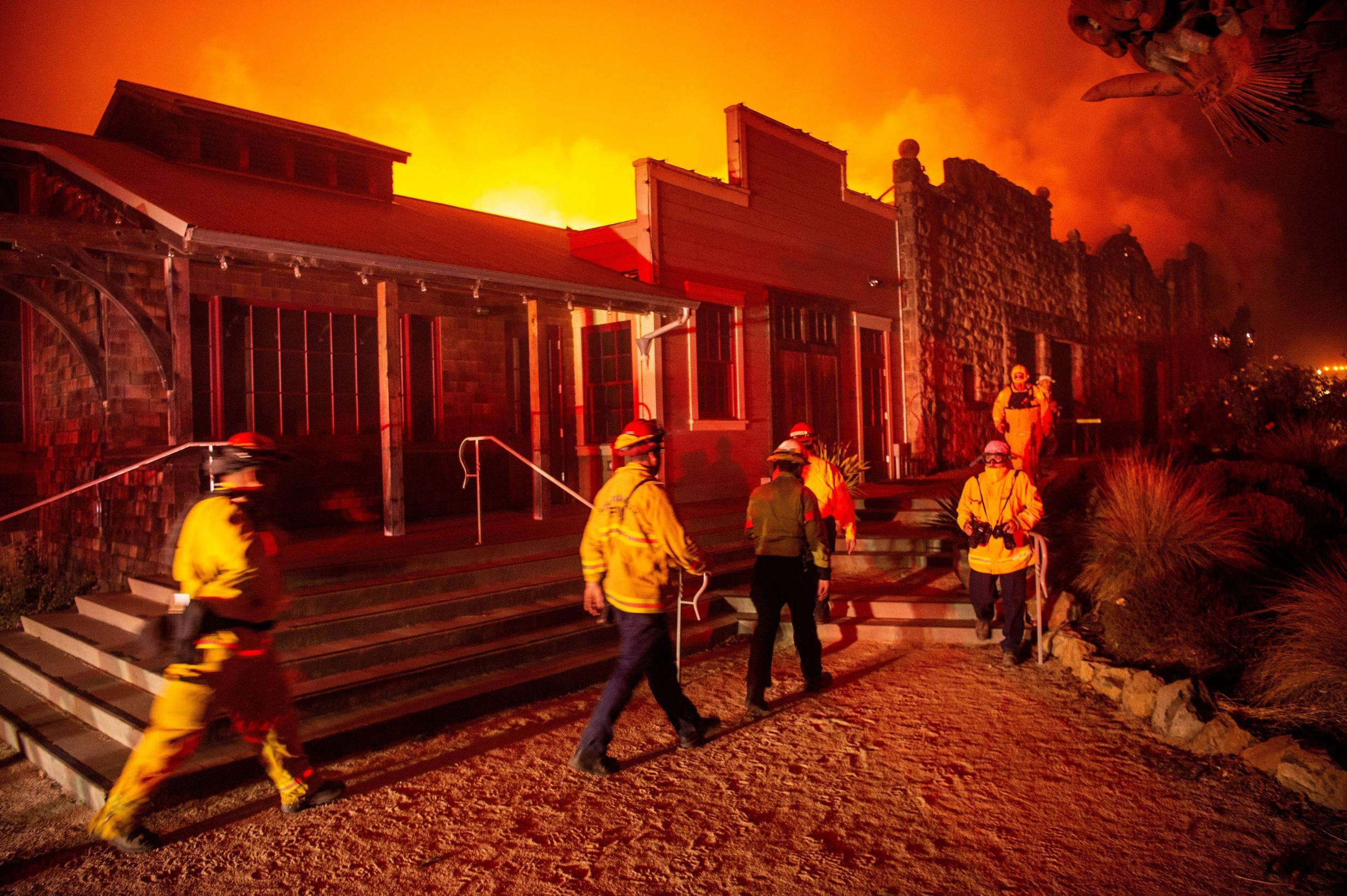 California Wildfires Force 180,000 To Evacuate As ‘historic' Winds Send ...