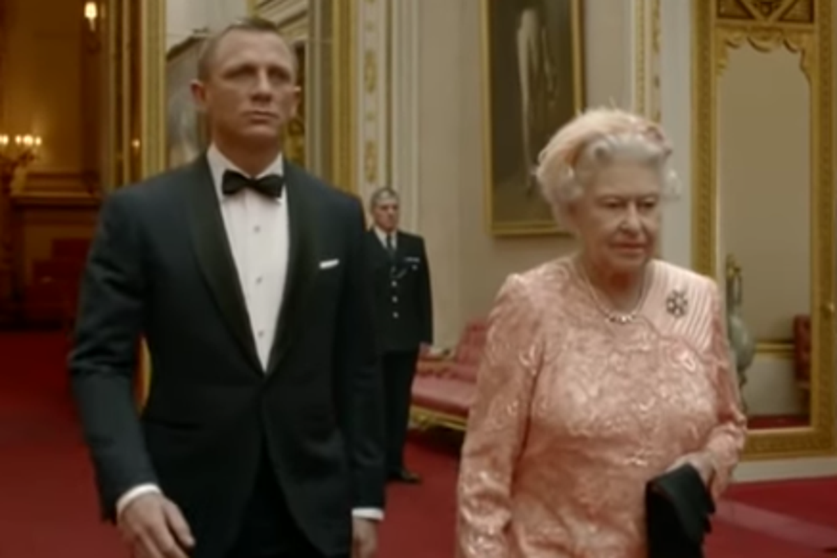 The Queen ‘demanded speaking part’ in 2012 Olympics James Bond sketch(02)