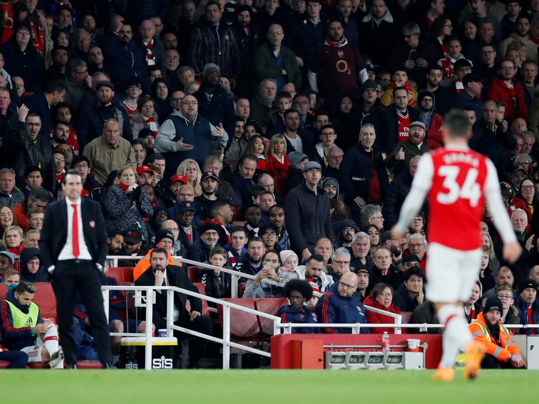 Xhaka stormed off after being jeered by home fans