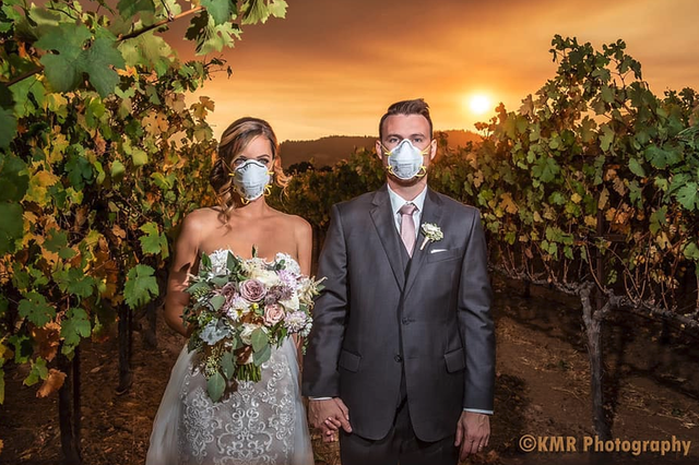 Couple wears face masks for California wedding photos near wildfire (Karna Roa/KMR Photography)