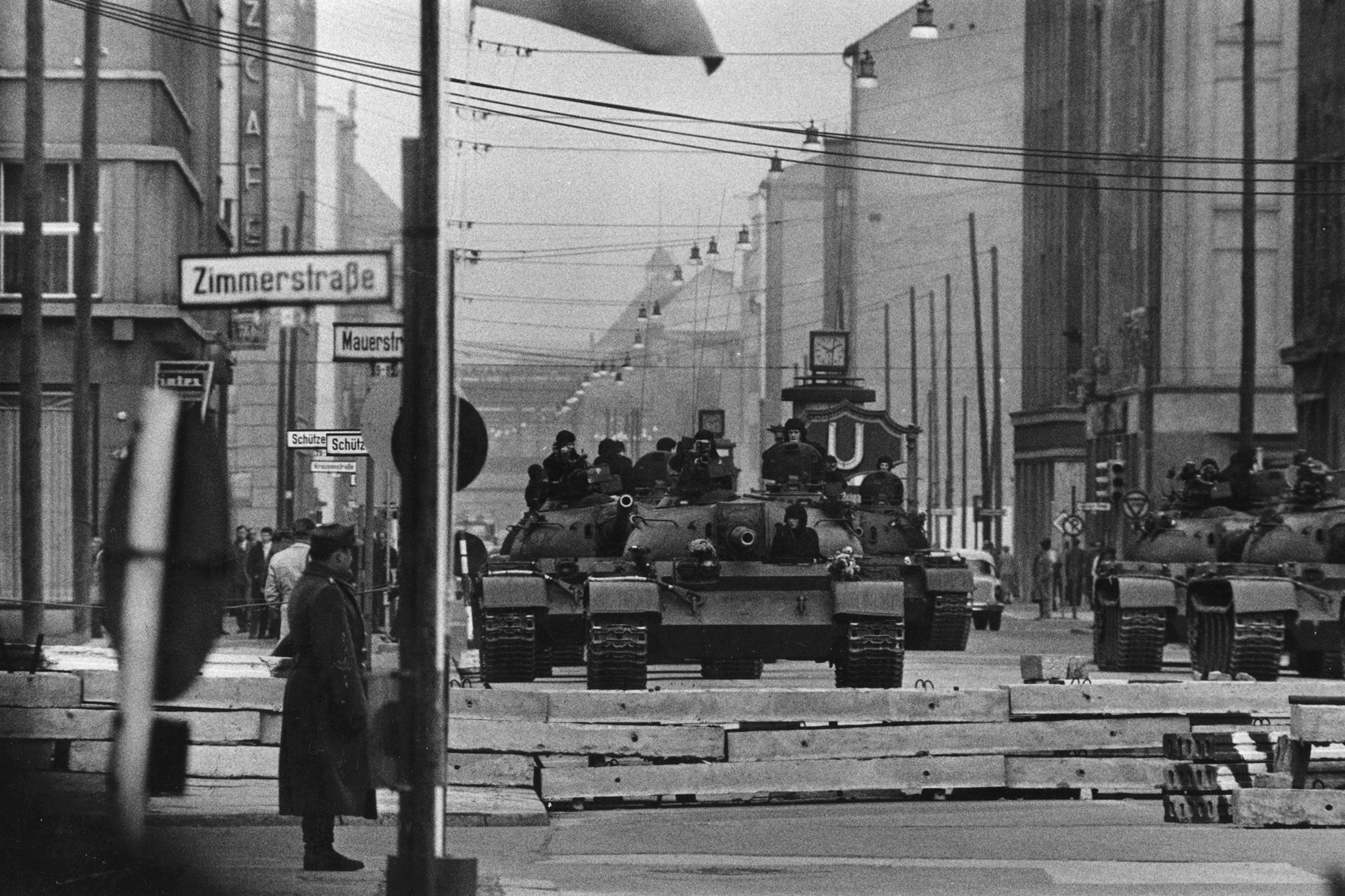 Tanks approaching a checkpoint area of the Berlin Wall near Zimmerstrasse