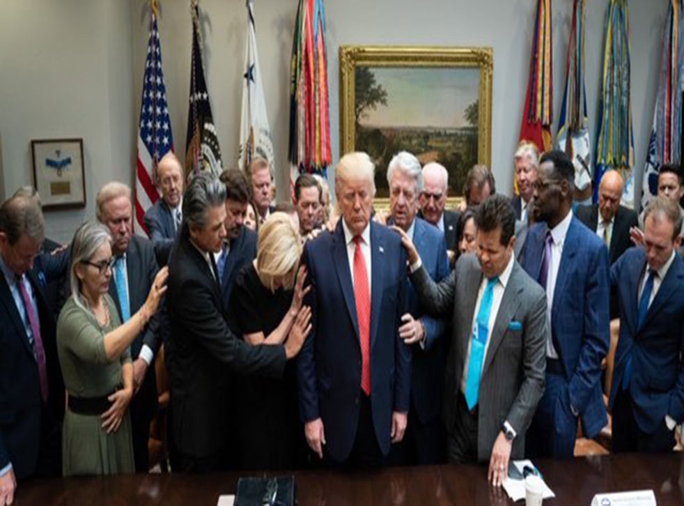 Trump prayer photo with faith leaders has become an instant meme ...