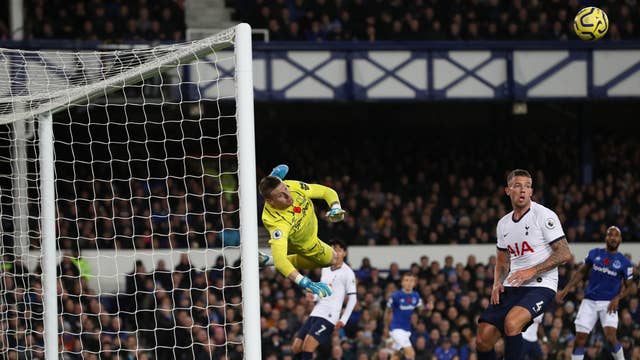 Everton Vs Tottenham Result Cenk Tosun Describes How The Players Reacted To Andre Gomes Horrible Injury The Independent The Independent