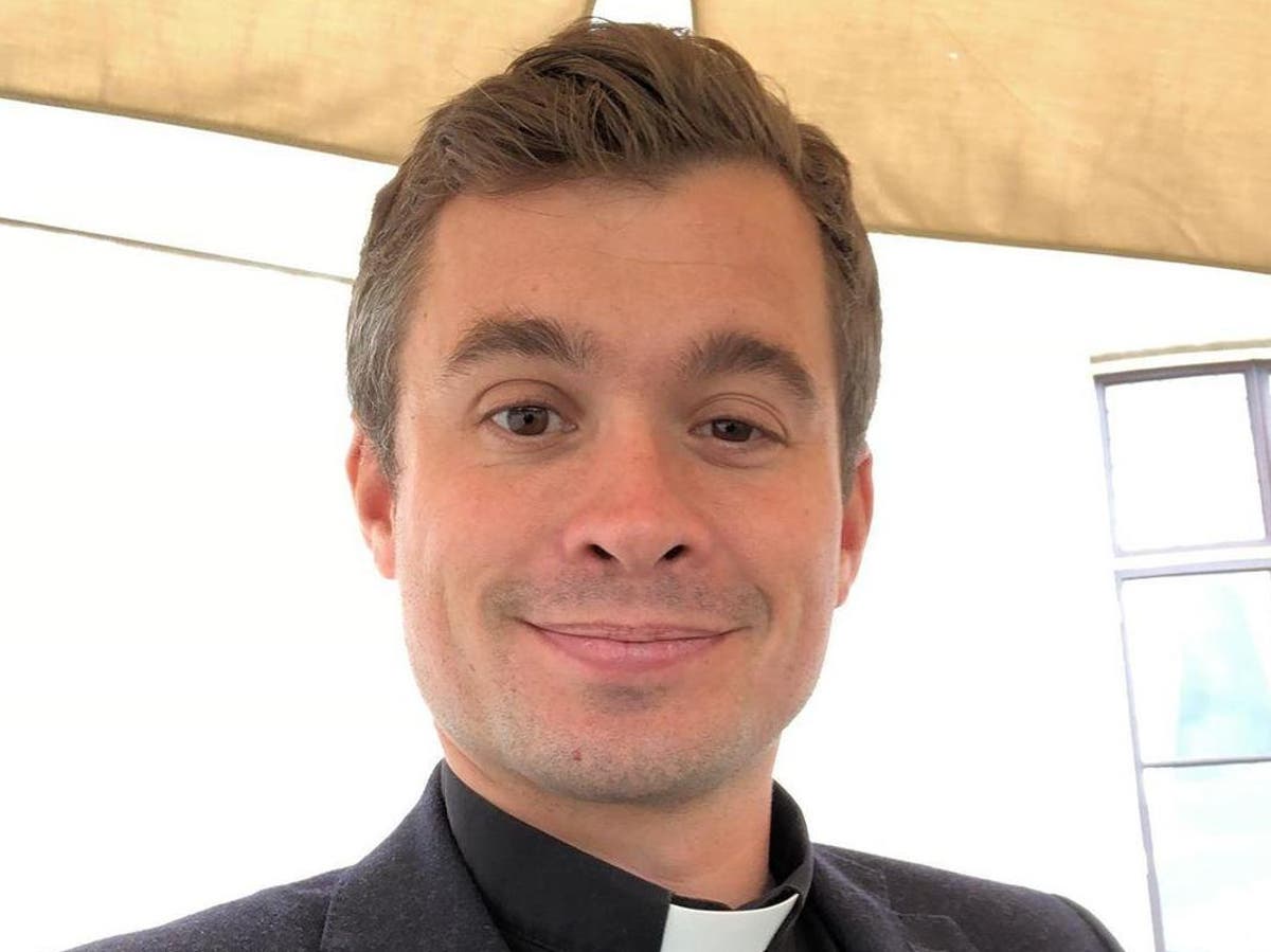 Vicar with 100,000 Instagram followers says ‘fans’ send nude selfies inspired by Fleabag’s ‘hot priest’