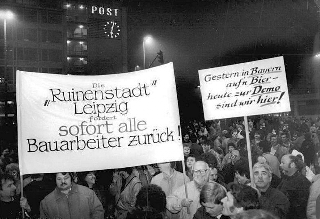 A 200,000-strong demonstration in Leipzig on 13 November 1989
